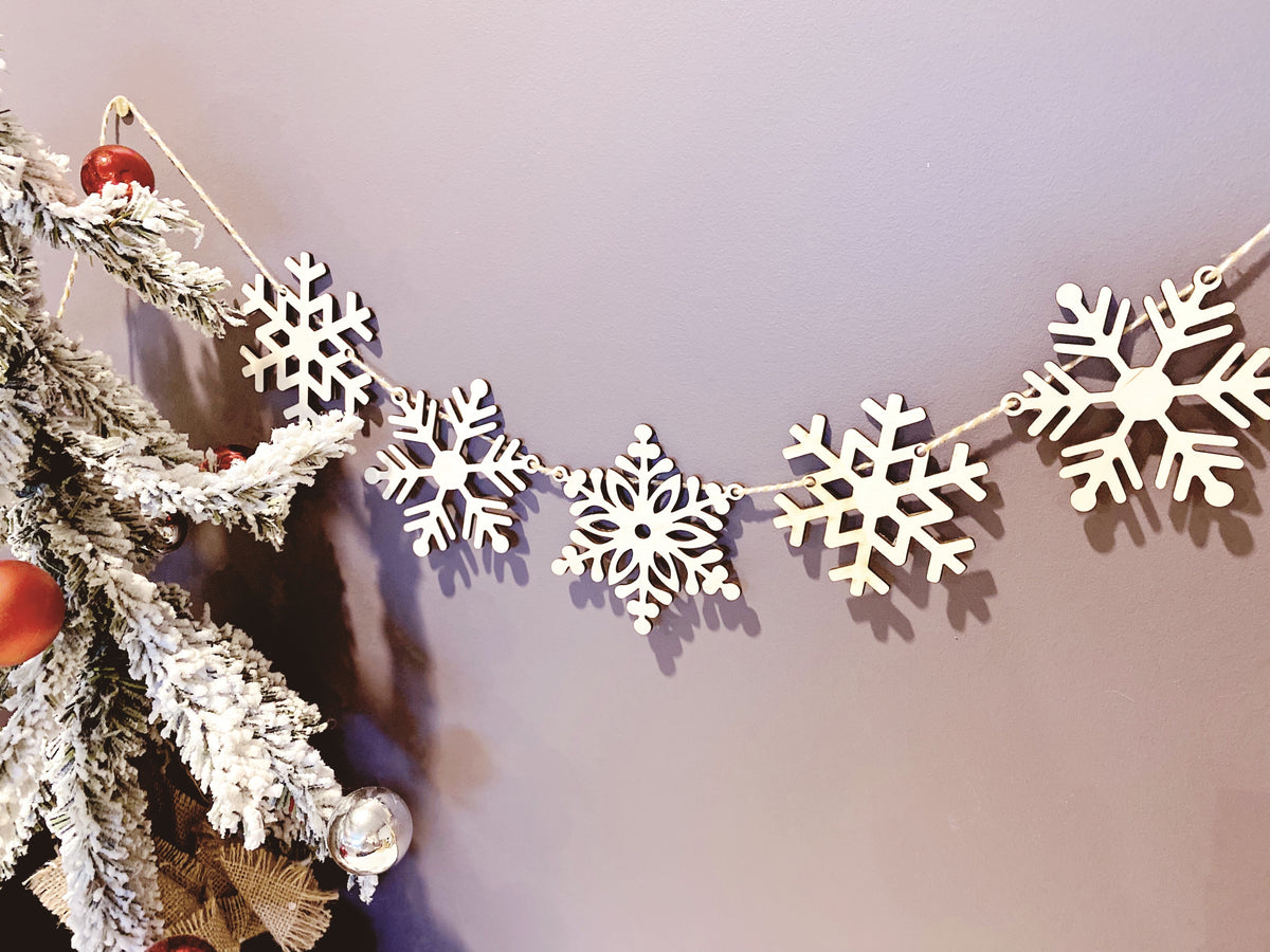 Snowflakes Wood Garland
